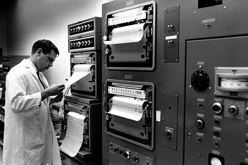 FDA Chemist Inspects Results