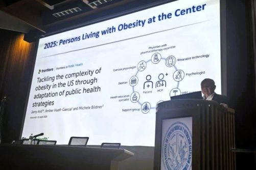 The Central Role for Persons Living with Obesity, photograph of Ted Kyle presenting at XXII Curso de Obesidad by Emma Manzanera